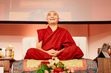 Mingyur Rinpoche 2022 in Nürnberg bei den Unterweisungen zu "Reine Wahrnehmung: Die Essenz der Vajrayana-Praxis"