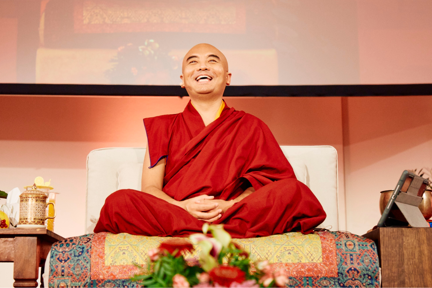 Mingyur Rinpoche 2022 in Nürnberg bei den Unterweisungen zu "Reine Wahrnehmung: Die Essenz der Vajrayana-Praxis"